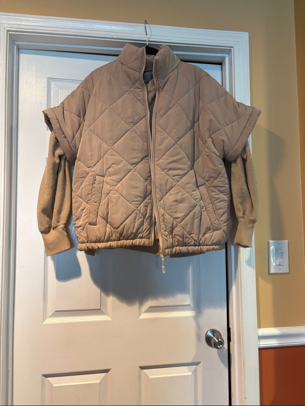Quilted Short Sleeve Puffer Jacket in Beige
